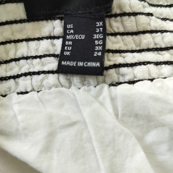 Forever 21 NWOT White Halter Crop Top with Black Pattern and Matching Skirt Set - Picture 7 of 8